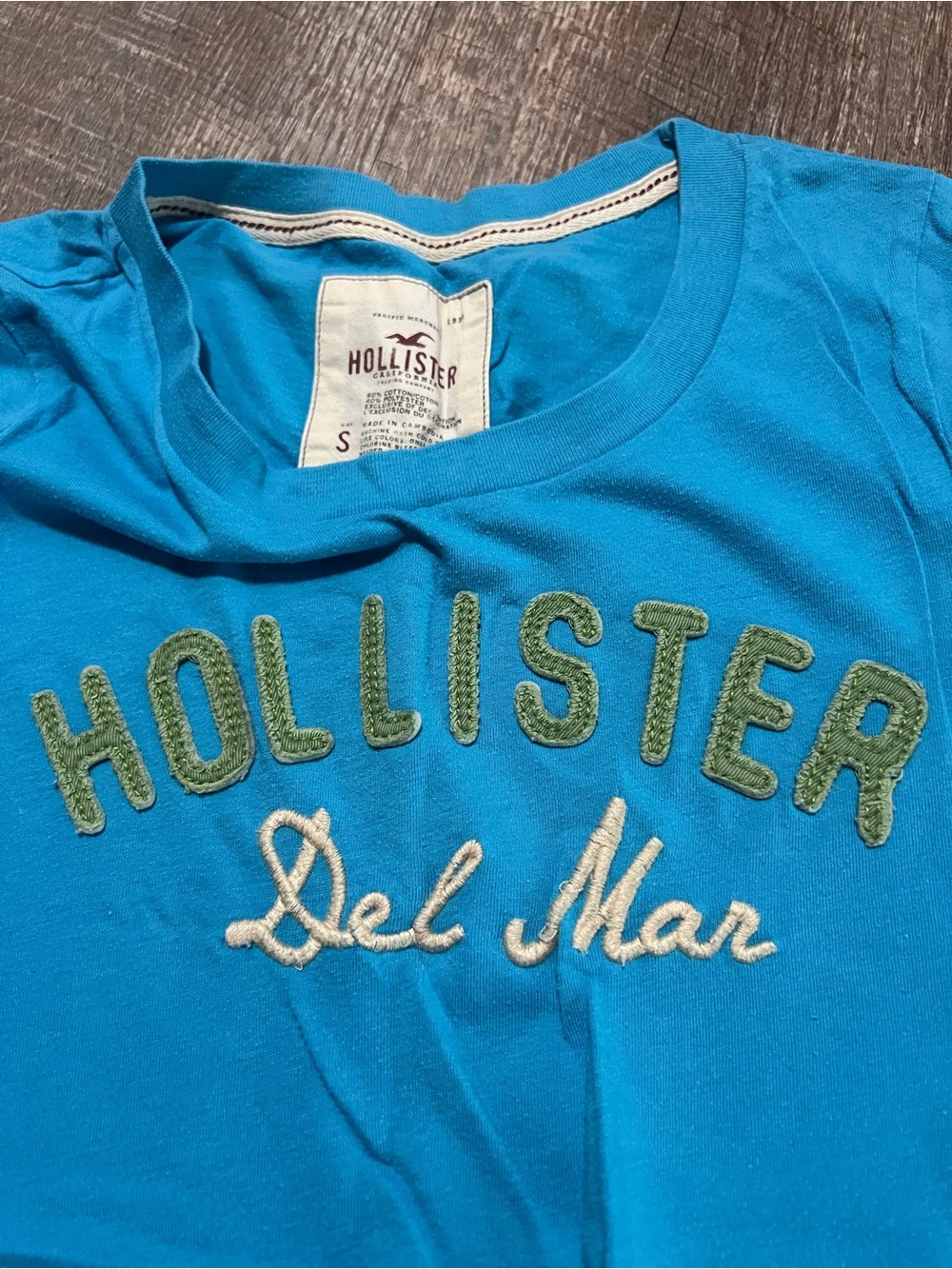 Hollister Turquoise Tee with Olive Green Drawstring Shorts - Picture 3 of 4